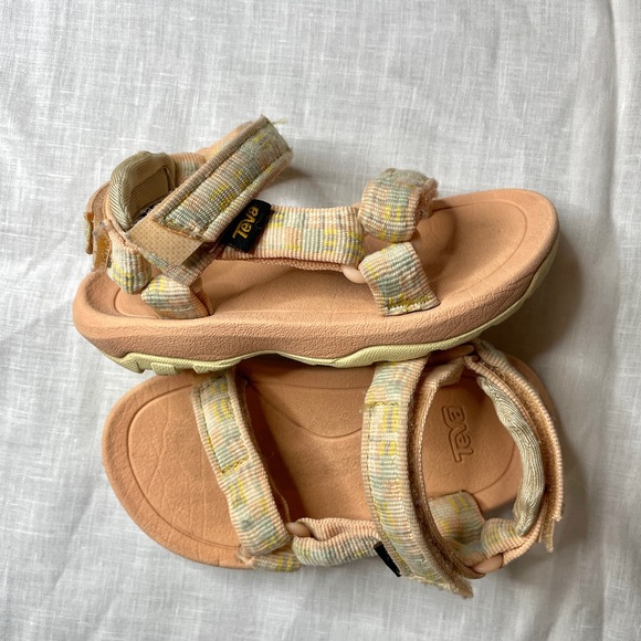 Teva Other - Teva Hurricane Baby Girls Sandals Sz 6 Peach